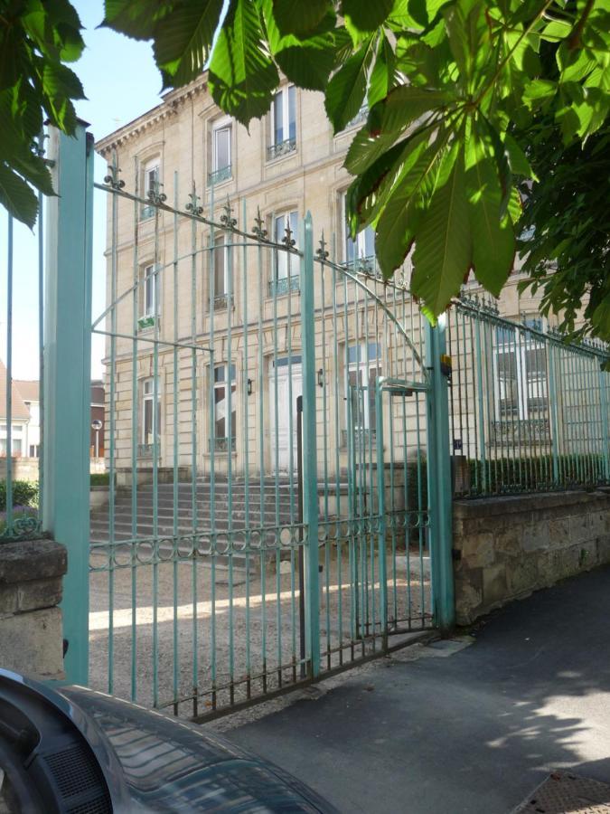 Studio Dans Charmante Batisse De Maitre Compiegnoise Compiègne Exteriér fotografie